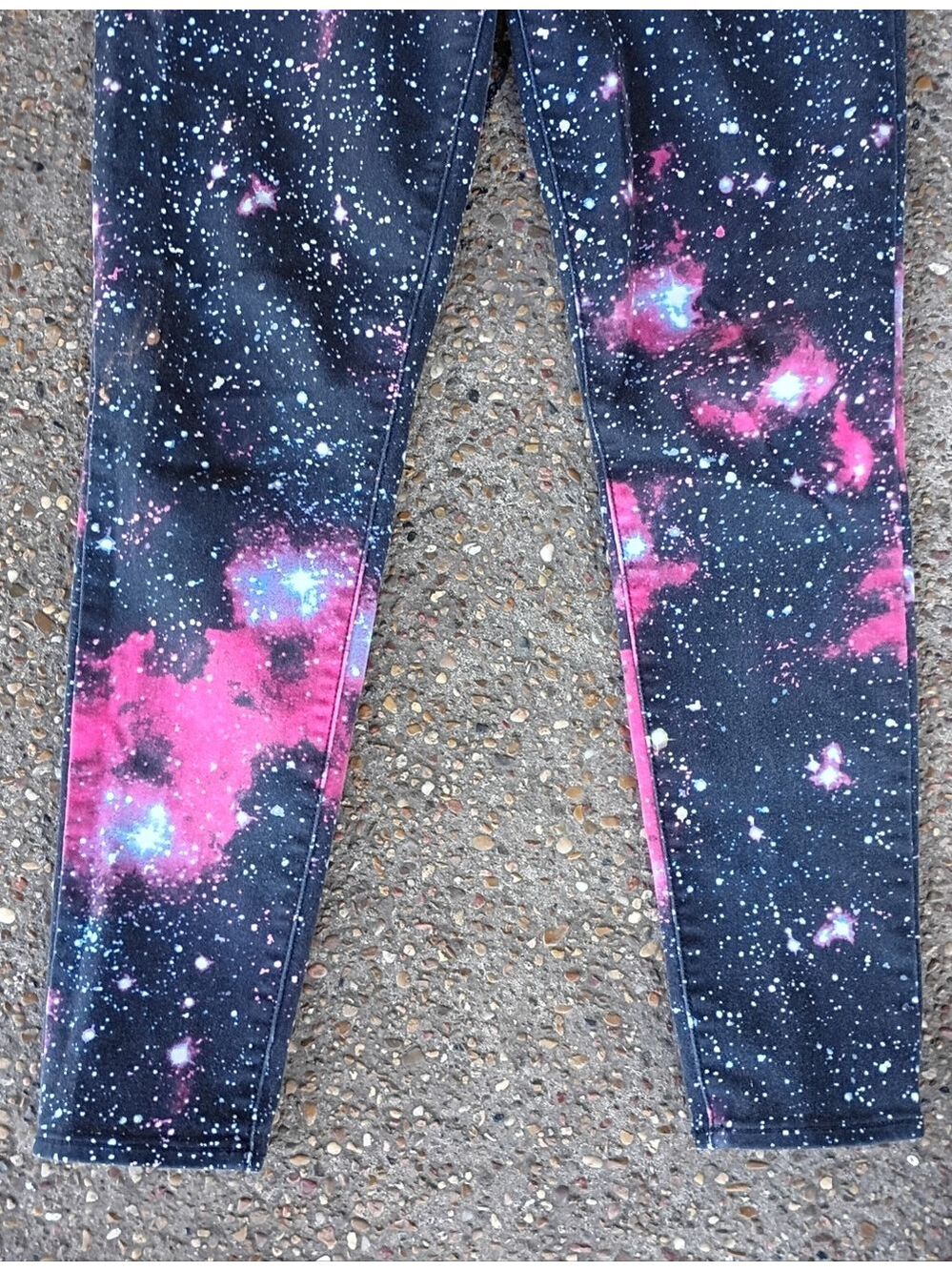2/$10 Hot Topic Blackheart Galaxy Print Pink & Black Skinny Jeans Size 7 - Picture 3 of 8